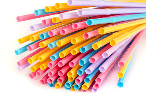 亞馬遜發(fā)布通知提醒，2020年10月1日，英國政府發(fā)布禁令，禁止在英國銷售一次性塑料吸管、棉簽和飲料攪拌器