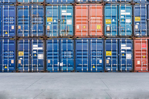 國內(nèi)缺空箱，歐美等多港口空箱多的沒地方放。