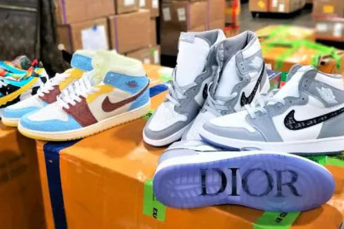 美國海關查驗侵權產品