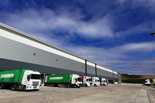 紐酷美西海外倉，在洛杉磯市，往東北方是拉斯維加斯，往西邊是舊金山