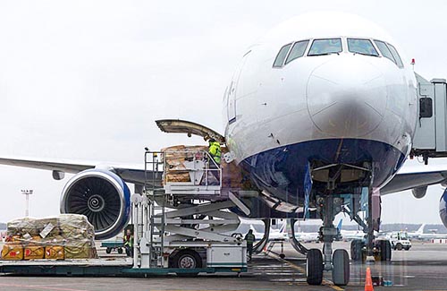 疫情致多家航班取消，導(dǎo)致空運(yùn)價(jià)格暴漲