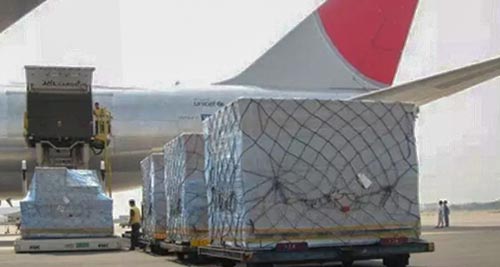 航班到美國機(jī)場后，一個(gè)工作日拆板提貨，一個(gè)工作日派送入倉